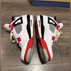 Fire red Jordan 4